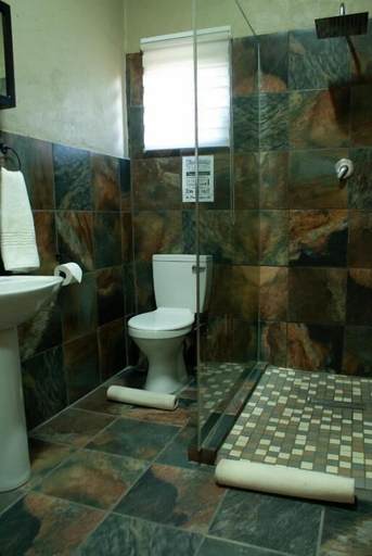 Bathroom 5, Casa de la Presa 2, Capricorn