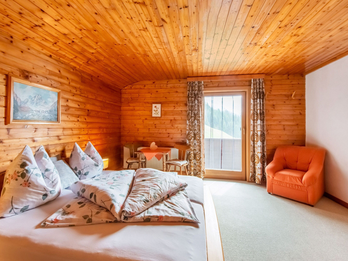 Room 3, Holiday Home in Zillertal Near Ski Slopes, Schwaz