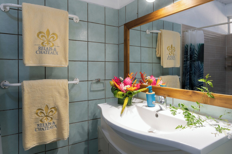 Bathroom 3, Fare Iihi, Bora Bora
