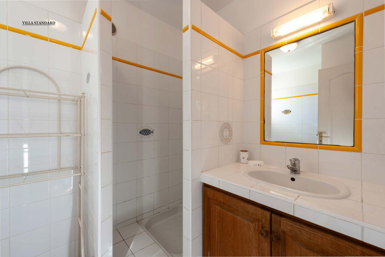 Bathroom 3, Les Hauts de Pavellone, Corse-du-Sud