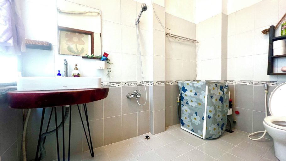 Bathroom 2, The Vinh Homestay, District 1