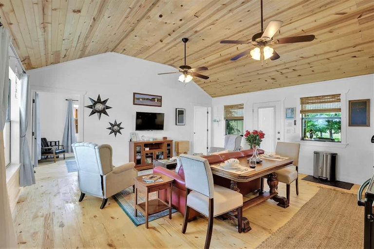 Facilities 4, Luxurious Cottage on 3-Acre's in Fred Wine Country, Gillespie