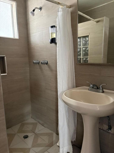 Bathroom 3, Hotel Flamingo, Juárez