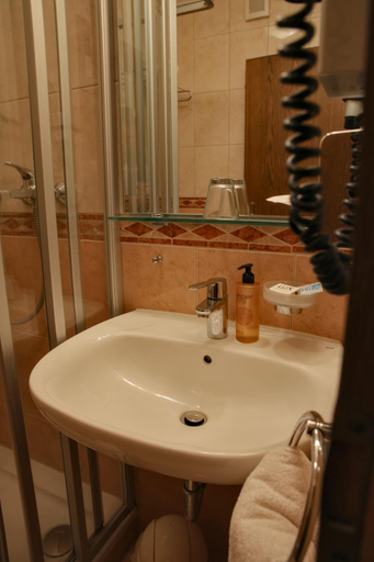 Bathroom 5, Gräfliches Hotel Alte Post, Rottal-Inn