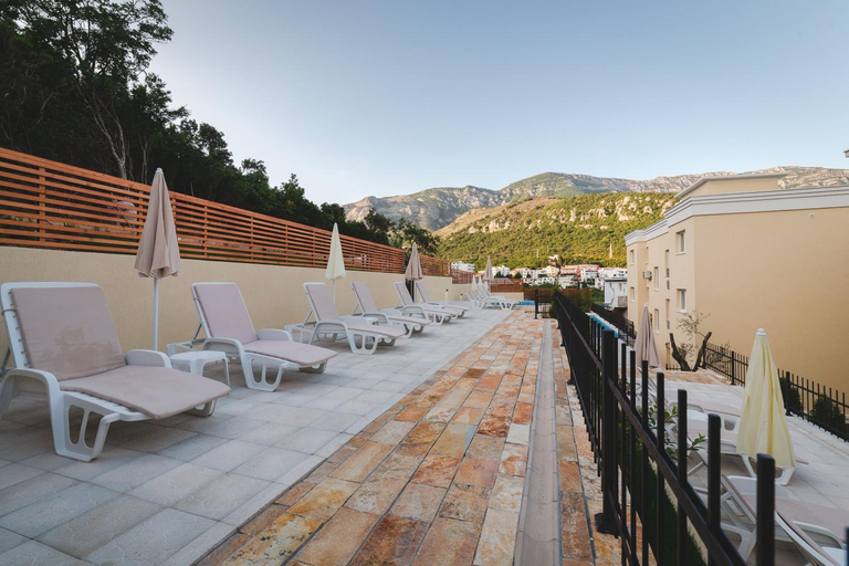 Others 3, Villas Promis