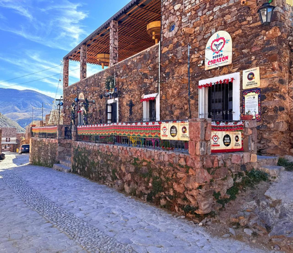 Exterior & Views