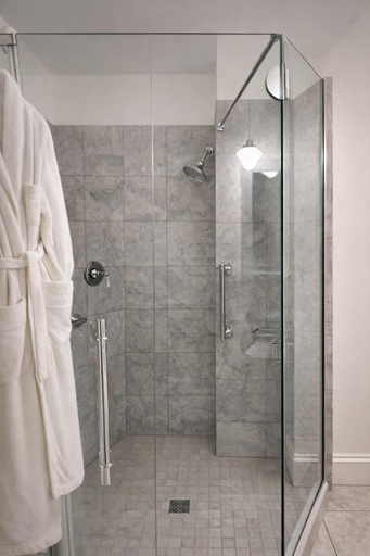 Bathroom 5, Elmwood Heritage Inn, Queens