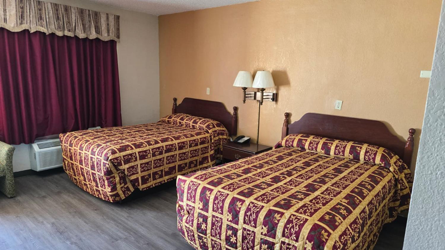 Bedroom 4, Desert Hills Motel, Lea