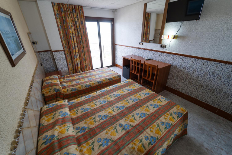 Bedroom 3, Univers, Girona