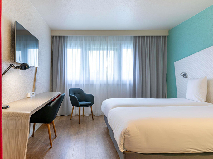 Bedroom 4, Mercure Paris Le Bourget Hotel, Seine-Saint-Denis