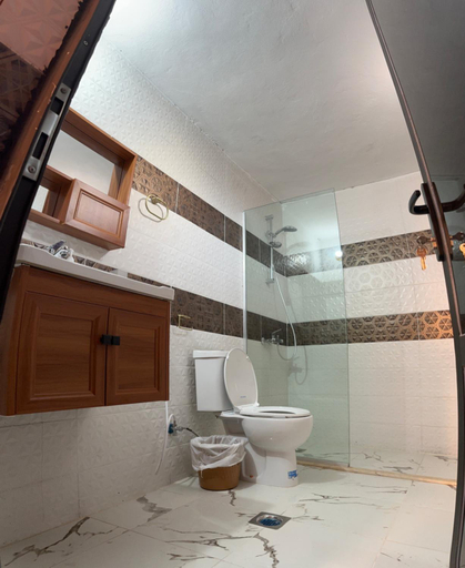 Bathroom 3, Dune Camp Tours, Quaira