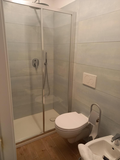 Bathroom 4, Finestra sul Borgo, Imperia