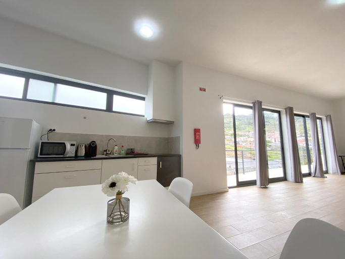 Others 3, Machico flat center near beach w parking, Machico