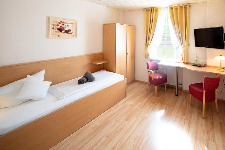 Bedroom 3, Hotel zum Moselstrand, Cochem-Zell