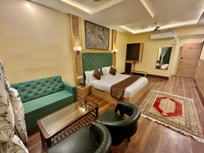 Bedroom 5, KRIMZON MANOR, Srinagar