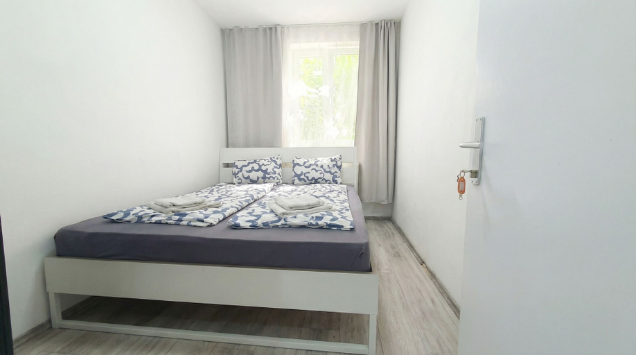 Room 5, 15 Min to Vienna Center - Affordable & Simple 5BR Apt with WIFI, Wien