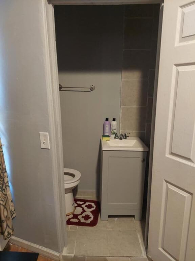 Bathroom 2, Grove 3, Newark