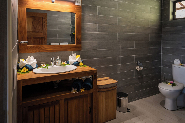 Bathroom 3, Fare Ariitea, Bora Bora