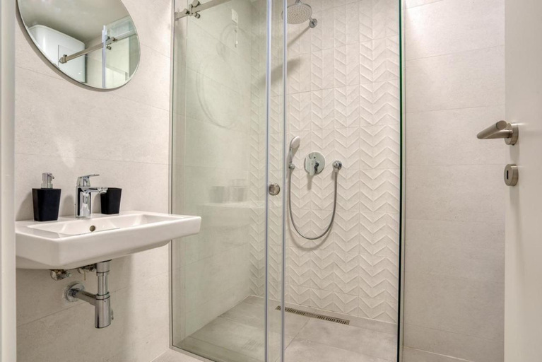 Bathroom 3, Studio apartment