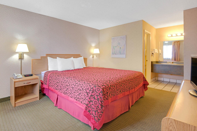 Bedroom 3, Tree Inn & Suites Albuquerque, Bernalillo