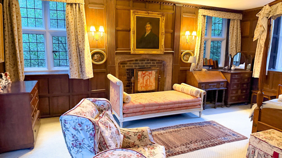 Room 4, Haremere Hall in Etchingham, East Sussex