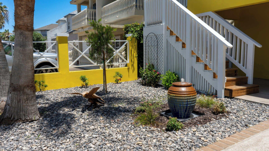 Exterior & Views 2, Luxury - 1 min to Beach - Pool - New Remodel, Cameron