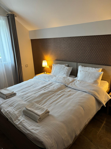 Bedroom 2, La Mirage, Ruma