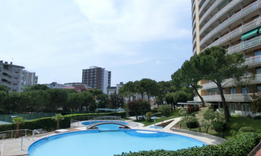 Swimming pool 4, Modern apartment by the pool, Udine