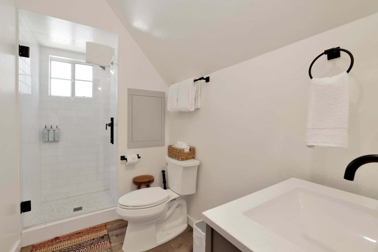 Bathroom 4, Green Canoe Cabin #2293, San Bernardino