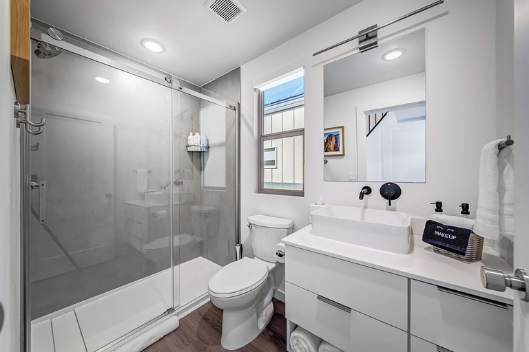 Bathroom 4, The Riv at Zion, Washington
