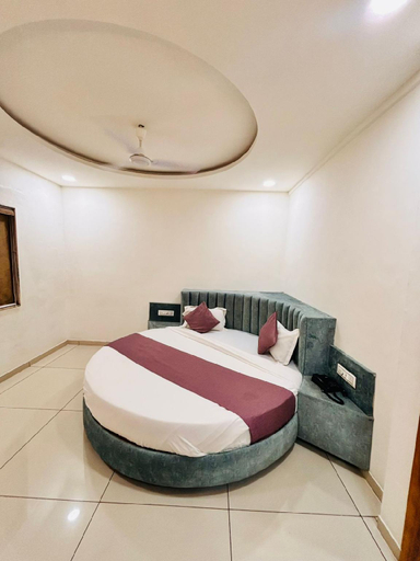 4, Hotel fun point , Anand