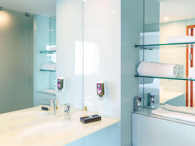 Bathroom 3, BHX NEC Airport, Solihull