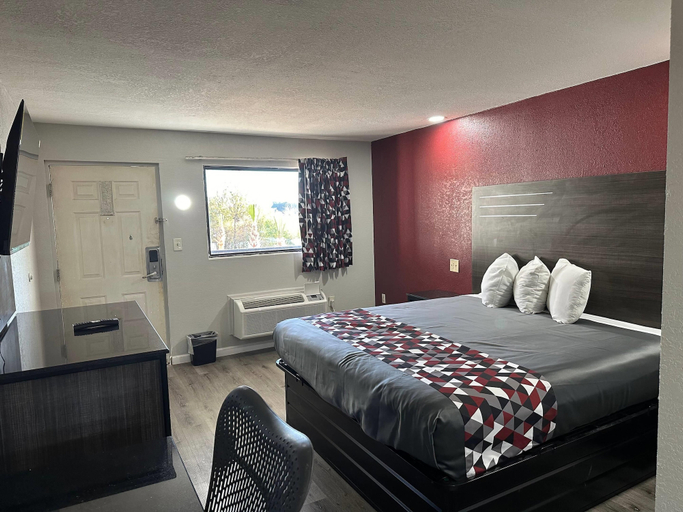 Bedroom 4, Rodeway Inn, Clayton