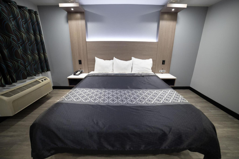 Bedroom 3, Express Inn & Suites, San Bernardino