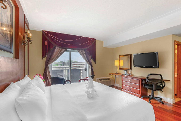 Bedroom 3, Quality Hotel Fallsview Cascade, Niagara