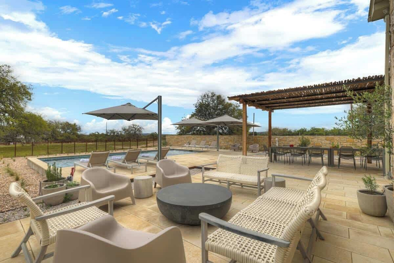 Food & Drinks 5, Grasslands Pool Hot Tub Hill Country Views, Blanco