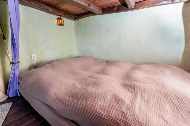 Bedroom 2, A journey of earth and sound Chion's house, Onna