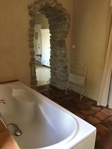 Bathroom 5, Aux Anges Gardiens, Aude