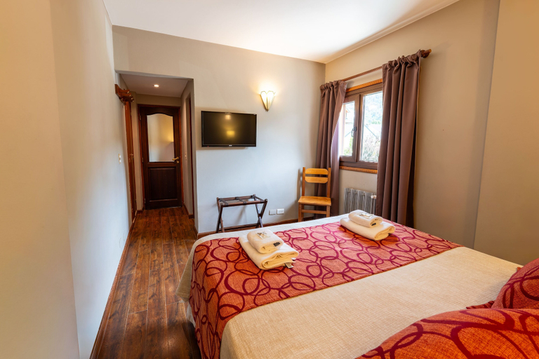 Bedroom 3, Hotel Tunqueley, Lacar