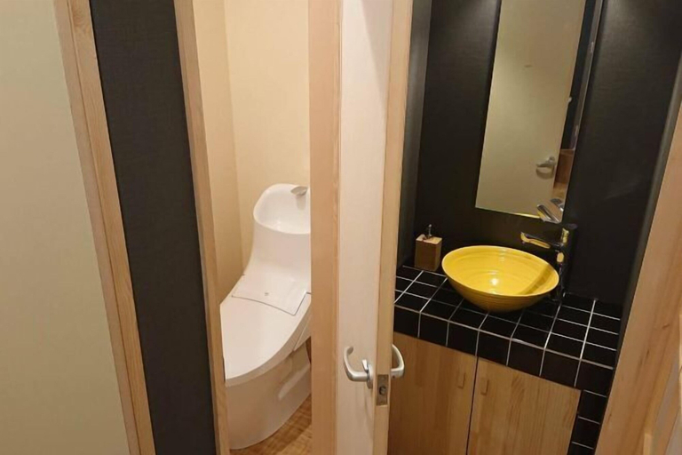 Bathroom 3, YADOYA Negishi, Taitō