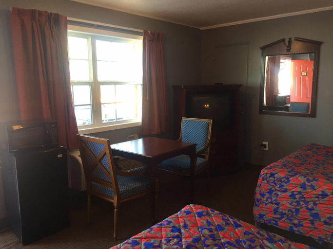 Bedroom 4, Oasis Motel, Arlington