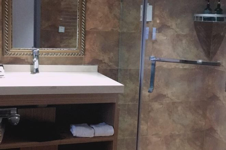 Bathroom 4, Yinlai Hotel, Dazhou