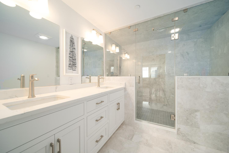 Bathroom 4, Thomas Sea Suites Penthouses, Plymouth