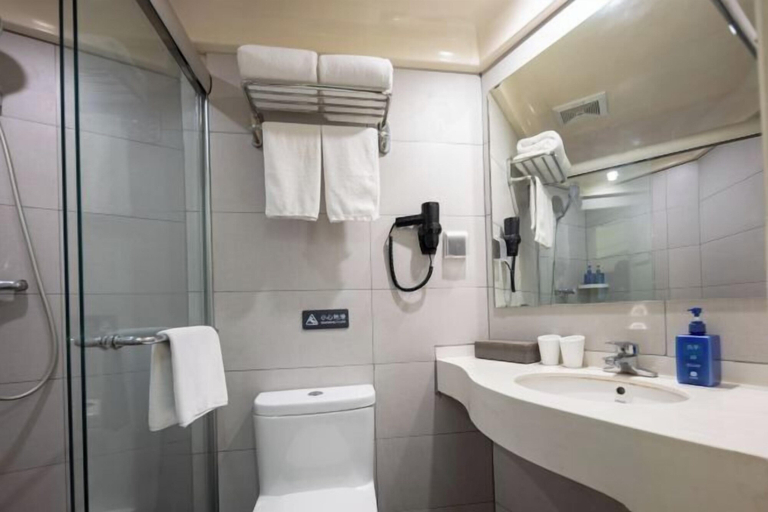 Bathroom 4, HanTing Premium Hotel (Wuhan Huake University Innovation Street), Wuhan
