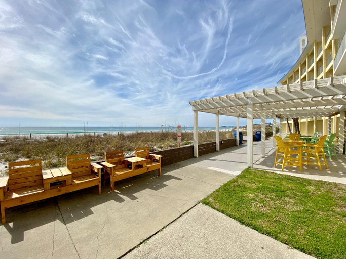 Food & Drinks, Continental Condominiums, Bay