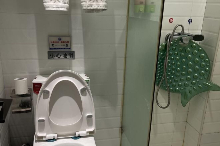Bathroom 3, Yueqing Yuecheng Donghai Holiday Hotel, Wenzhou