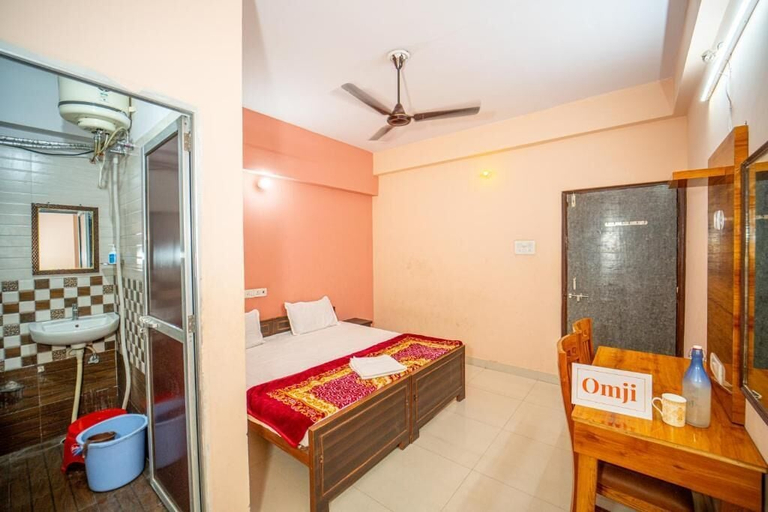 Room 5, Omji Kailash Math - 15min to Kashi Vishwanath Temple, Varanasi