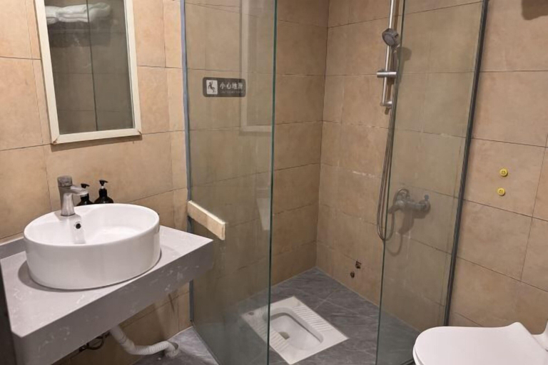 Bathroom 2, Hengxian Huashi Baijie Hotel, Nanning