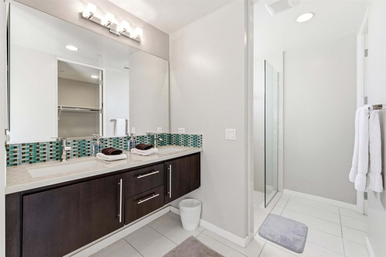 Bathroom 2, Modern Desert Lux, Riverside