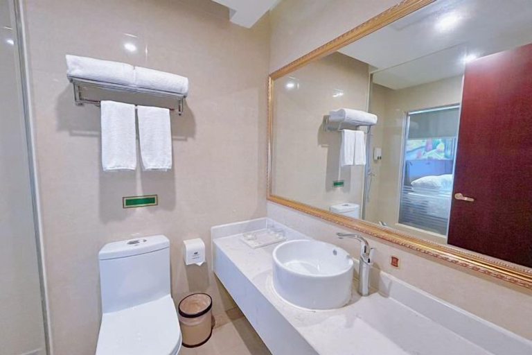Bathroom 4, Vienna Hotel (Shanghai Sheshan Happy Valley), Shanghai